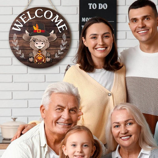 ⏰Interchangeable Welcome Sign with Highland Cow Featuring Seasonal Magnet, Detachable Hats, Accessories